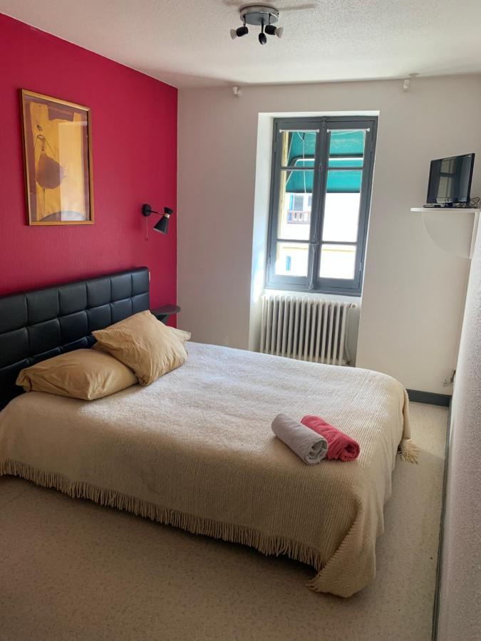 La Taniere De La Bete Bed and Breakfast Saugues Exteriör bild